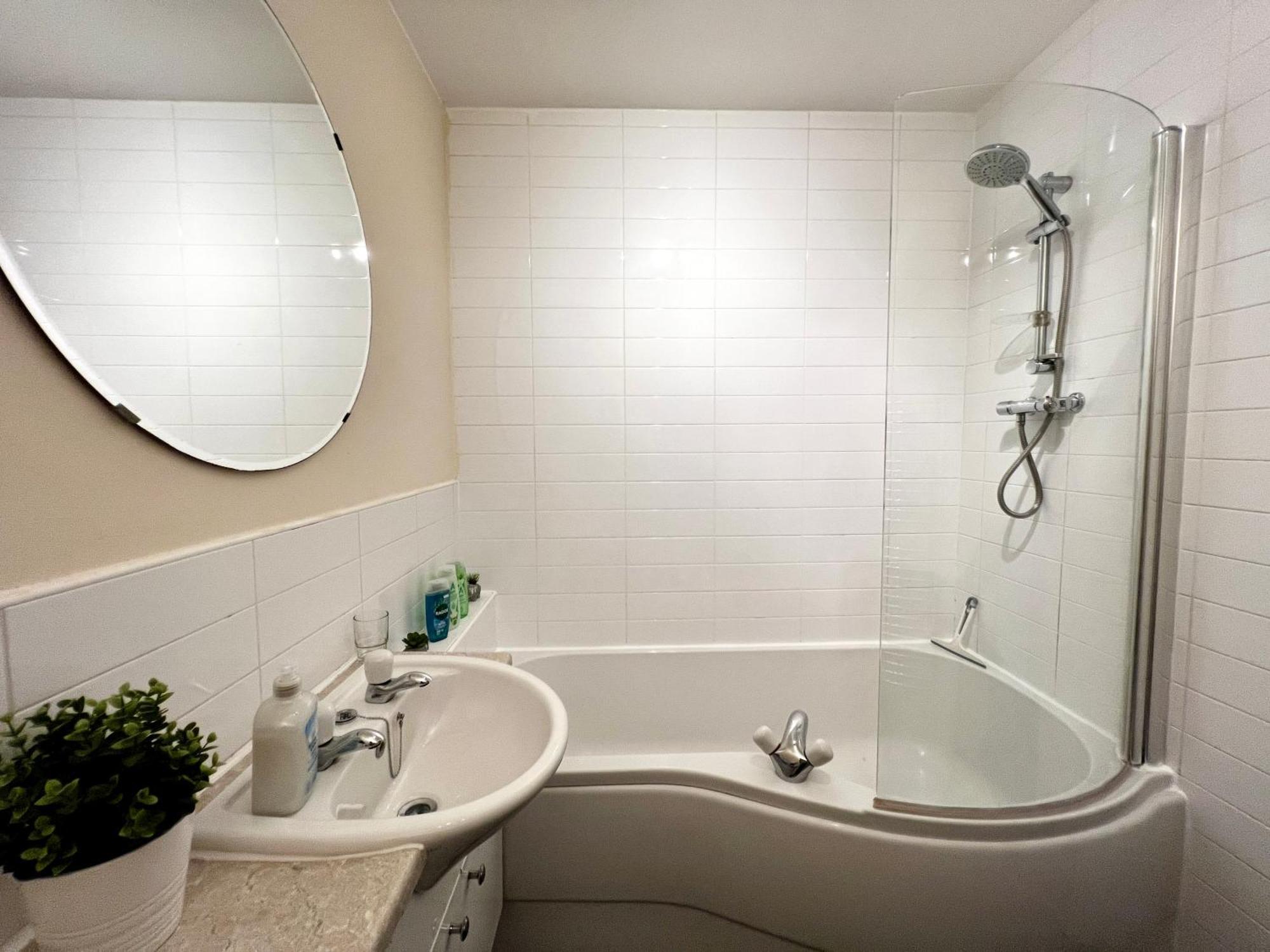 Stylish Modern Flat With Juliet Balcony & Parking Apartment Glasgow Exterior foto