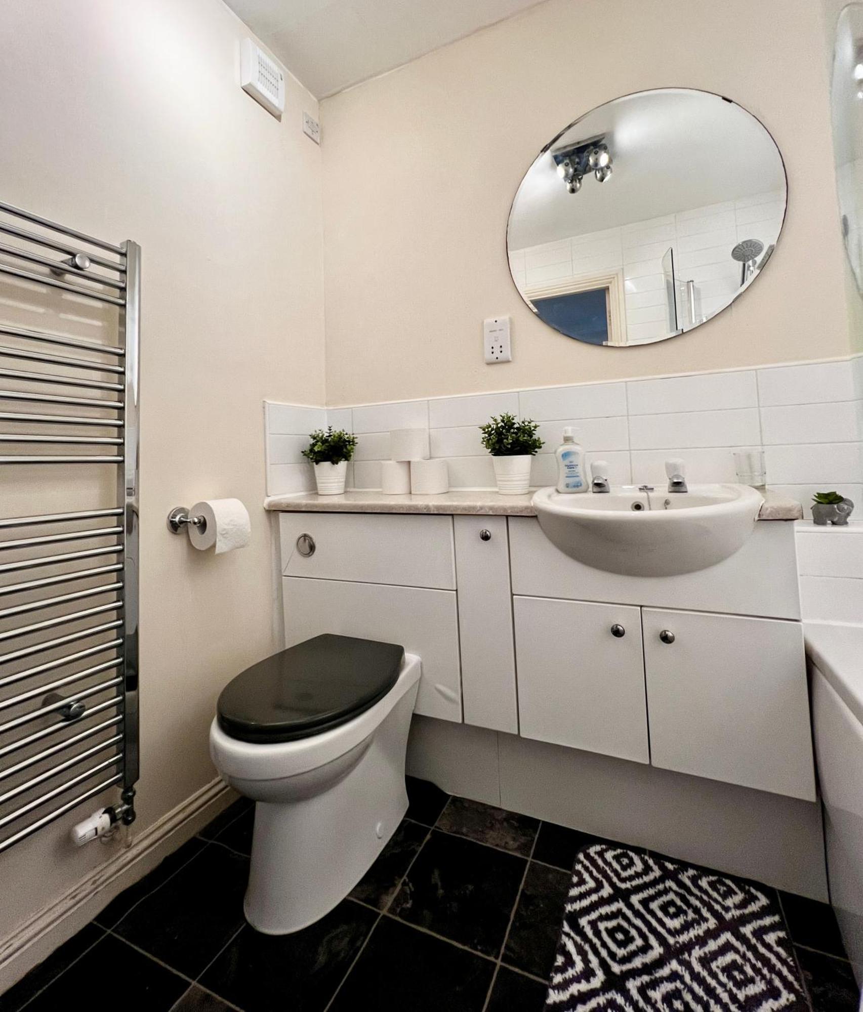 Stylish Modern Flat With Juliet Balcony & Parking Apartment Glasgow Exterior foto